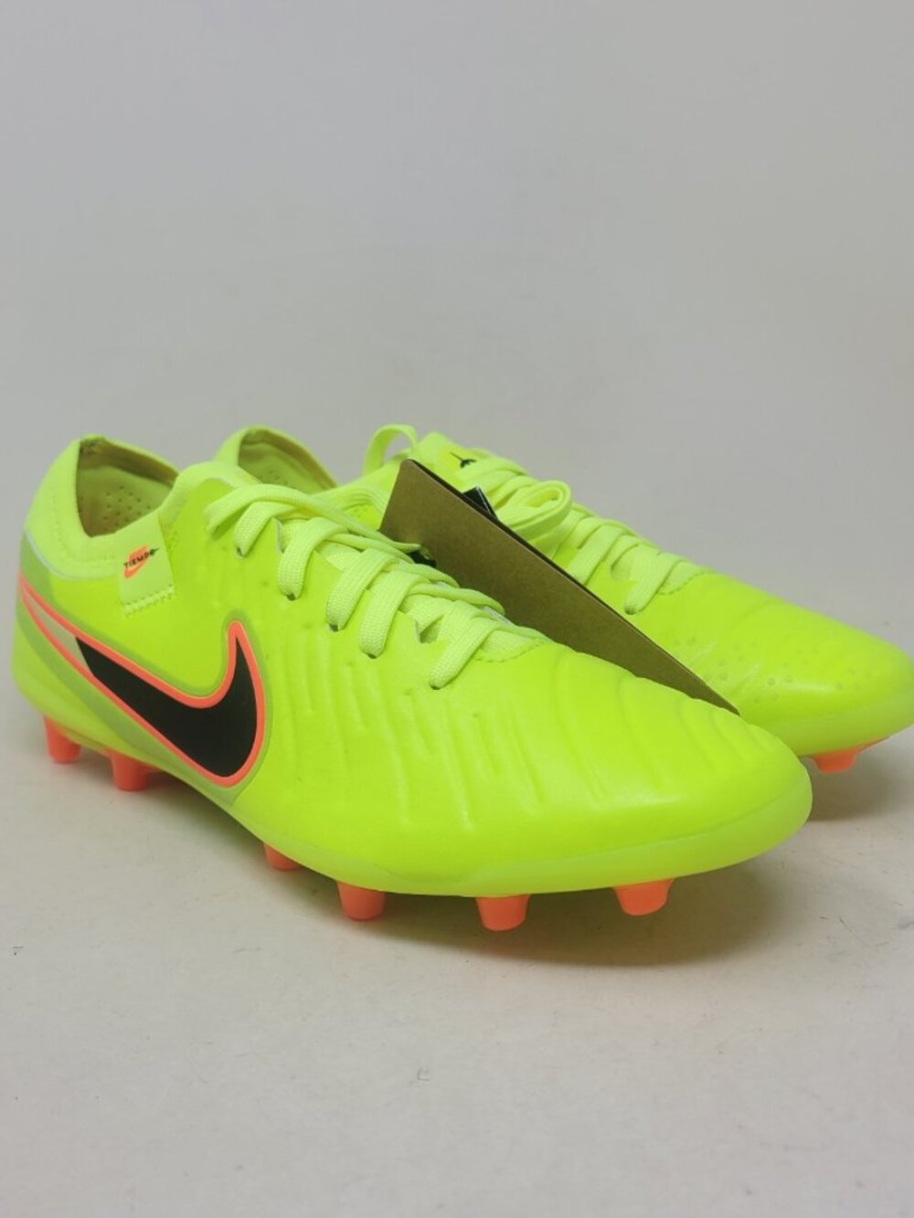 Men's Size 6 Nike Tiempo Legend 10 Pro AG-Pro 'Volt Crimson' DV4334-701 Cleats
